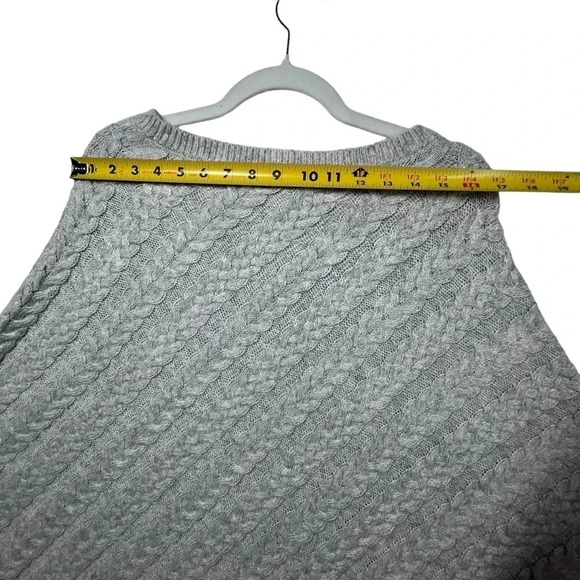 White House Black Market Cable Knit Asymmetrical Gray Poncho Pullover Shawl - Picture 4 of 10